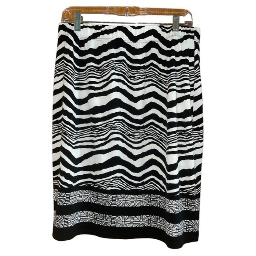 Chico’s (2) Zebra Print Jersey Skirt Size Large Pull‎ On Stretch Black White